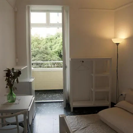 Chandra Guest house Lerici
