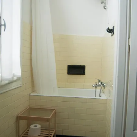 Chandra Guest house Lerici